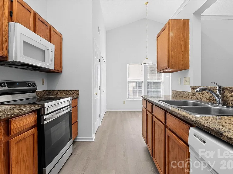 3411 Pondridge Ct — Photo 17