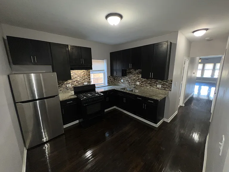 7525 S Green St #1 — Photo 12