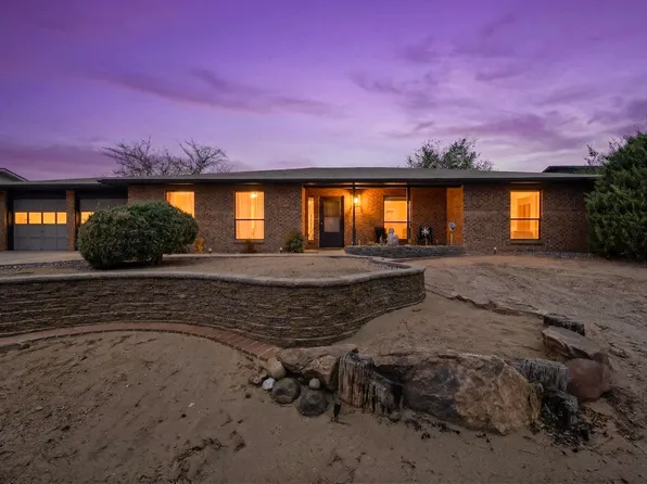 3511 Oakmount Dr SE, Rio Rancho, NM 87124