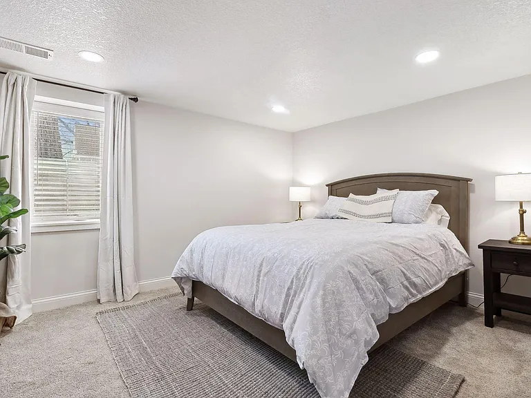 Bayview Pl — Photo 13