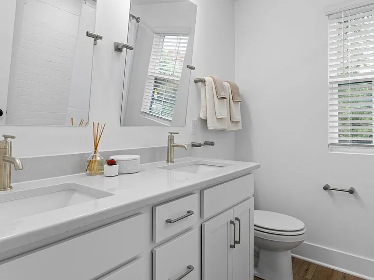 208 S Swain St — Photo 18