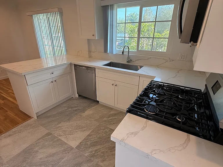 1216 E Glenoaks Blvd #1 — Photo 12