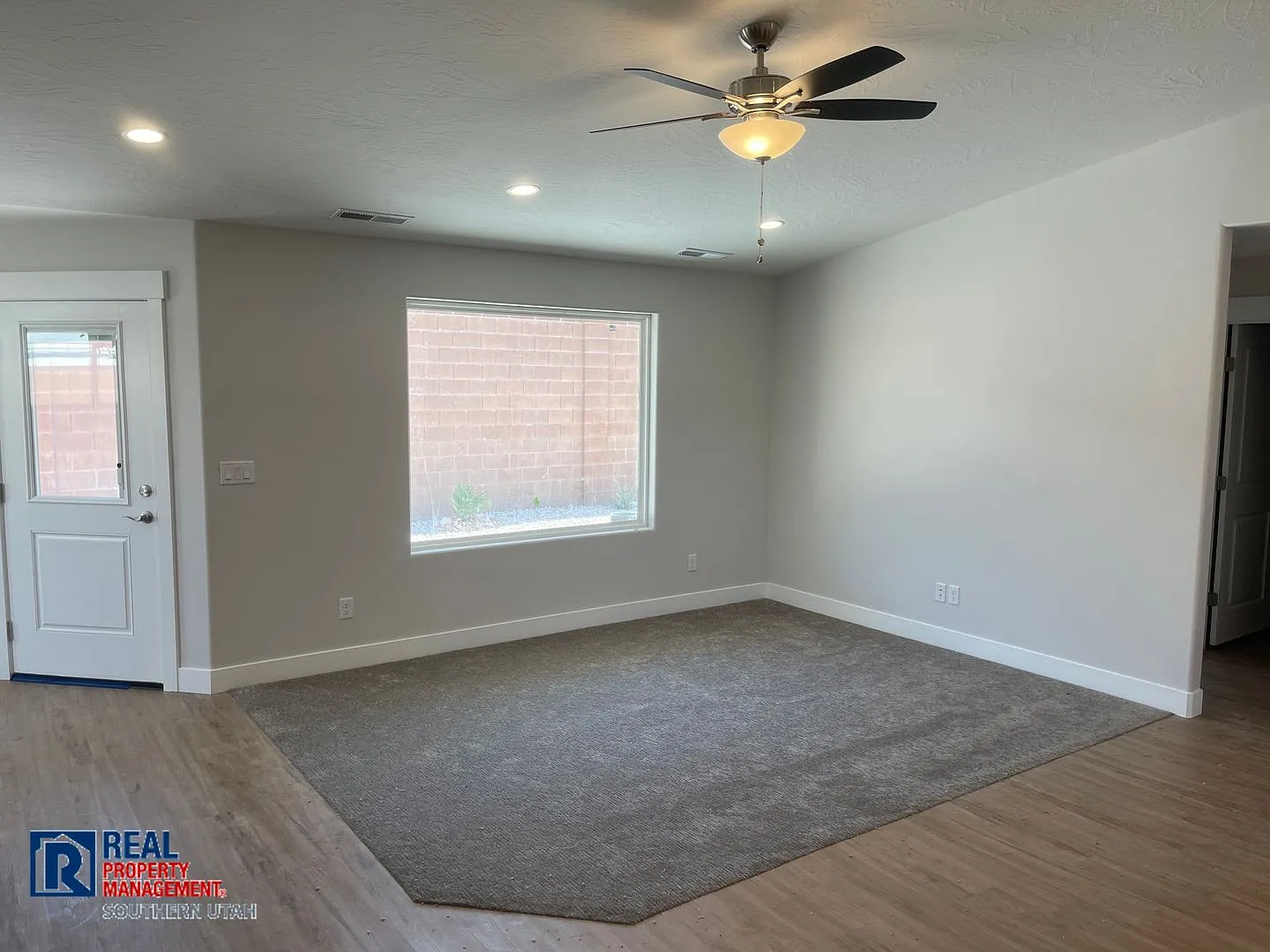 Home in Hurricane — Photo 4