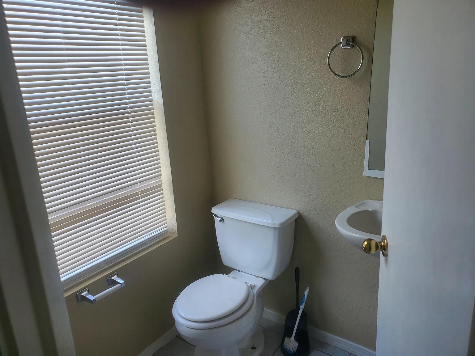 3 bed, 2.5 bath, 1669 sqft, $1,600 — Photo 4