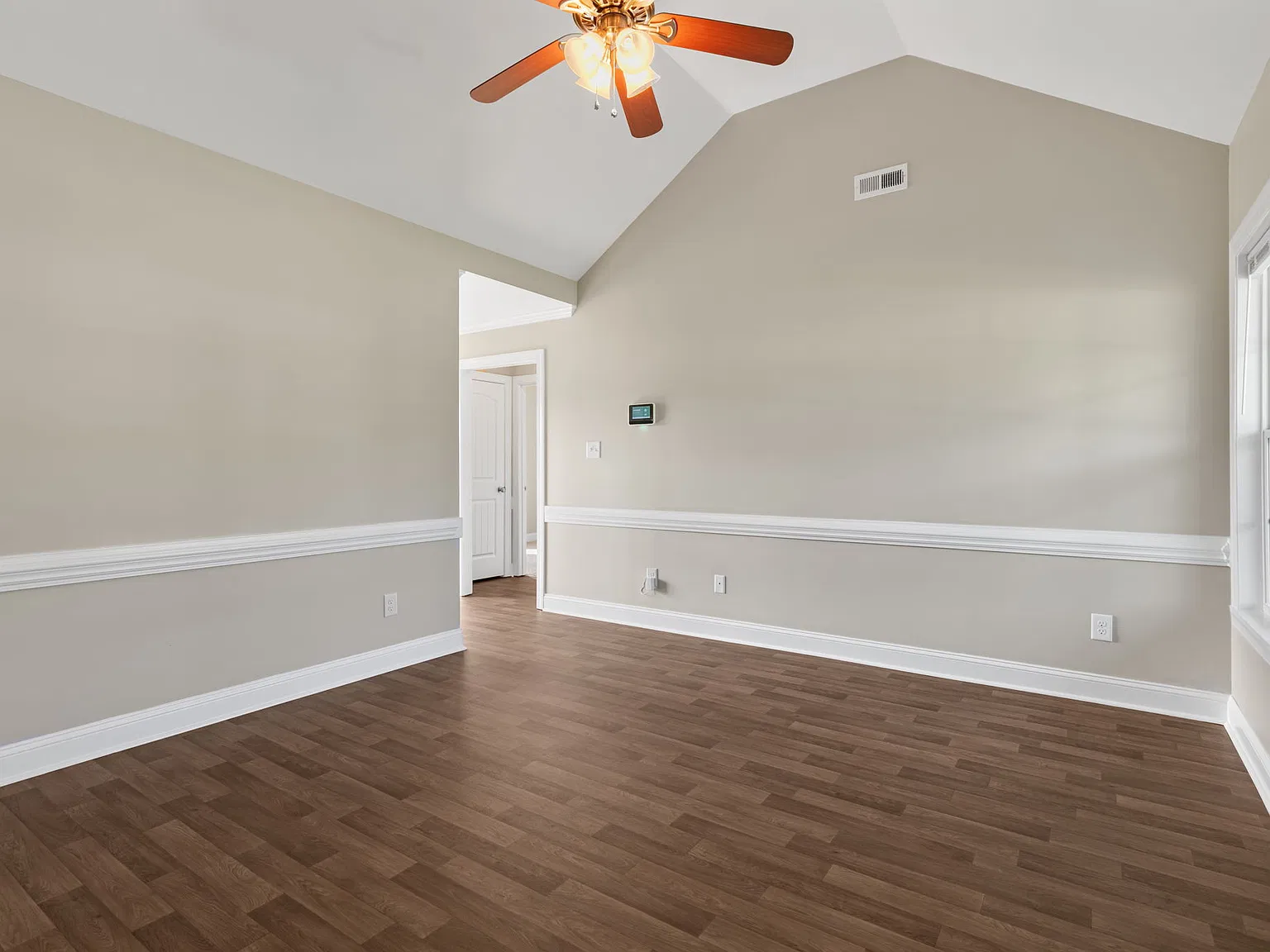 3 bed, 1160 sqft, $1,600 — Photo 4