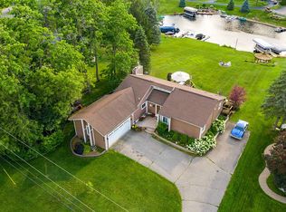 330 Pine Tree Rd, Lake Orion, MI 48362