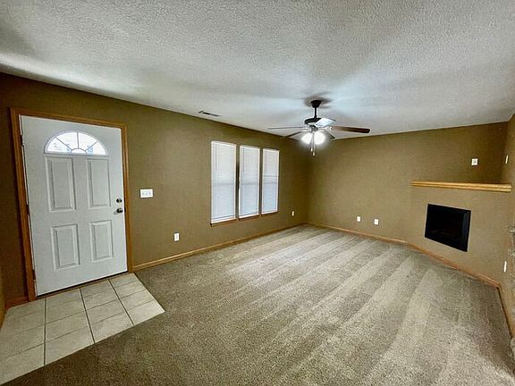 4th image of 306 NE Coldwater Creek Dr