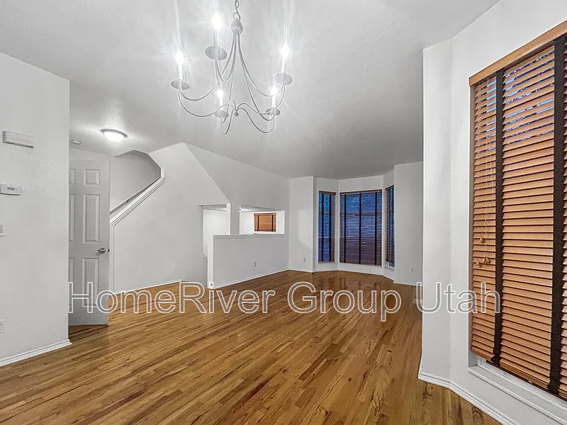 4 bed, 2.0 bath, 2264 sqft, $2,450 — Photo 3