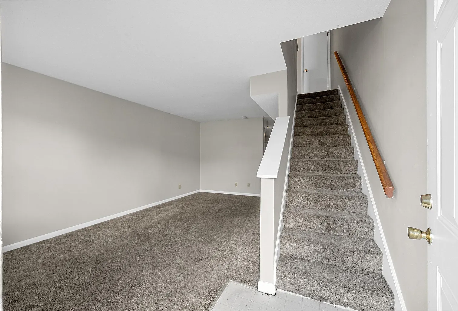 2 bed, 1.5 bath, 1100 sqft, $1,095 — Photo 3