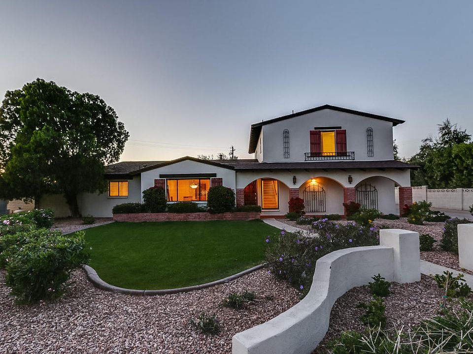 1st image of 3220 E Minnezona Cir