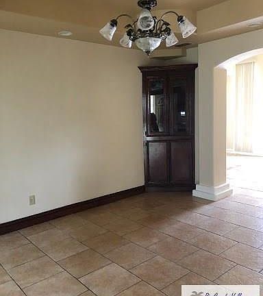 4th image of 2504 Magdalena Ave