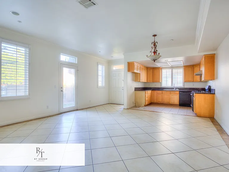 515 Florence Ave — Photo 4