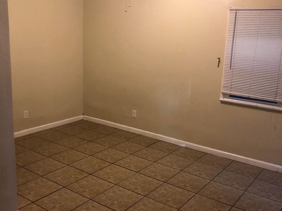 2nd image of 2120 E 7th St APT 8