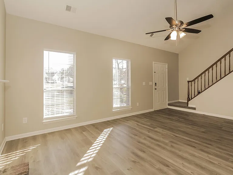 5013 Farmview Dr — Photo 6