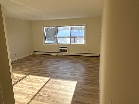 3rd image of 3112 Pleasant Ave #203