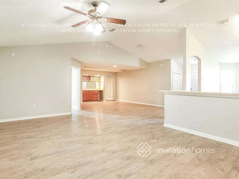 9785 Oxford Station Dr — Photo 4