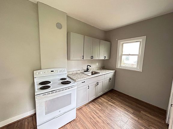 4th image of 1023-1025 Clover St