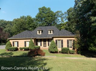 18451 Woodburn Rd, Leesburg, VA 20175