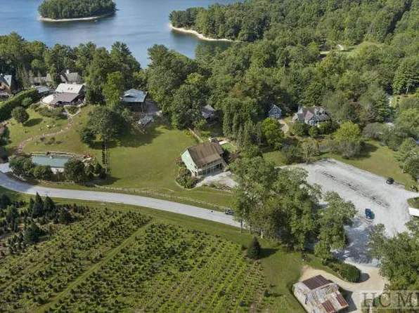 221 Chimney Pond Rd, Glenville, NC 28736