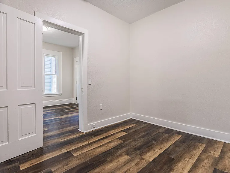 2120 Nelson St — Photo 9