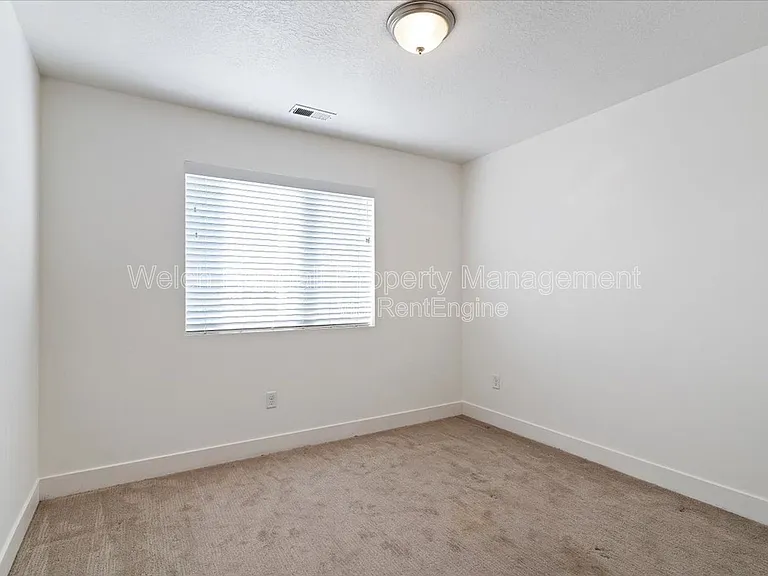 1177 W Shady Brook Ln #4 — Photo 13