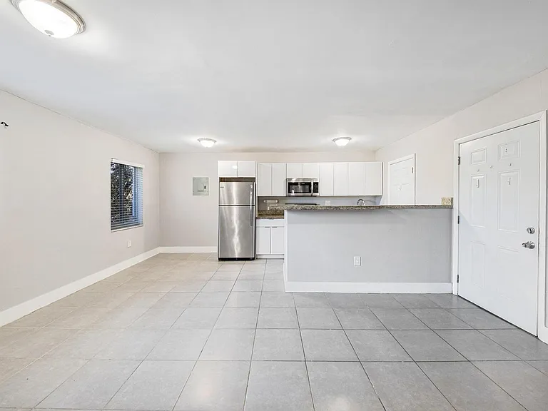 1960 NE 161st St #201 — Photo 2