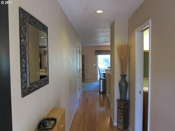 2nd image of 501 NE Goldie Dr