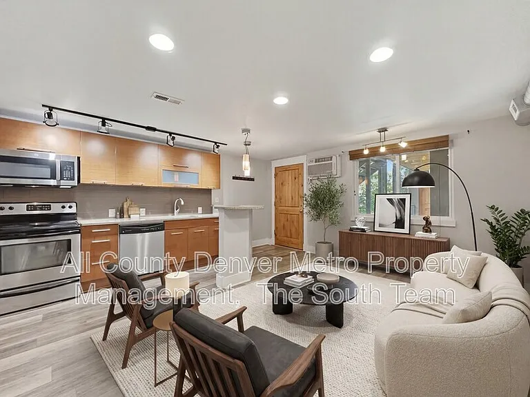195 S Pennsylvania St #204 — Photo 1