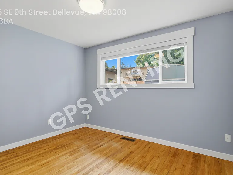 16015 SE 9th St — Photo 3