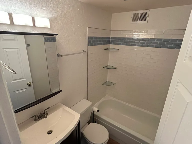 1310 N Corona St #12 — Photo 19