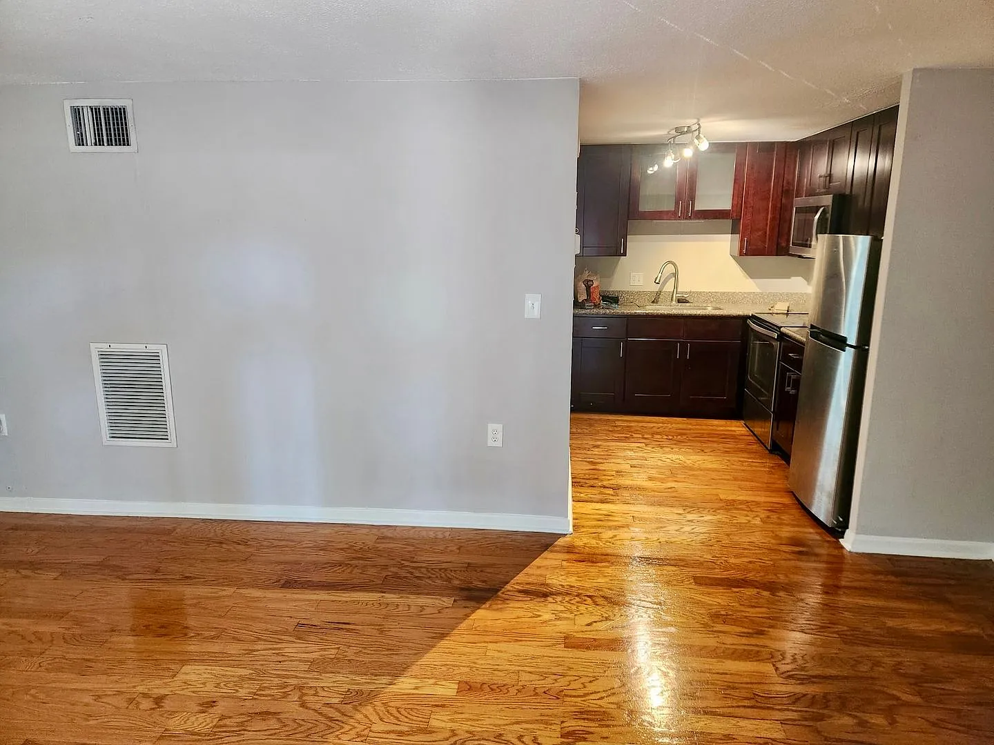 The Rubideaux Apartments — Photo 4