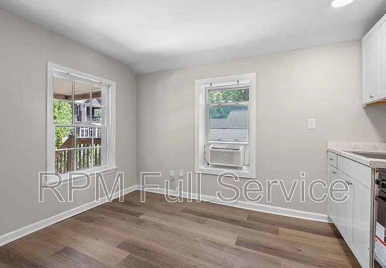 325 54th Ave N #E — Photo 9