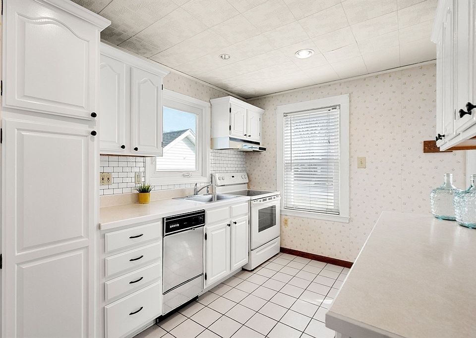 96 Spring St, Stoneham, MA 02180 Zillow