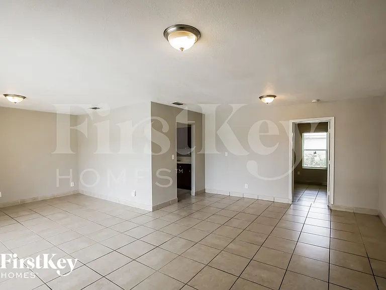 3333 NW 32nd Ct — Photo 2