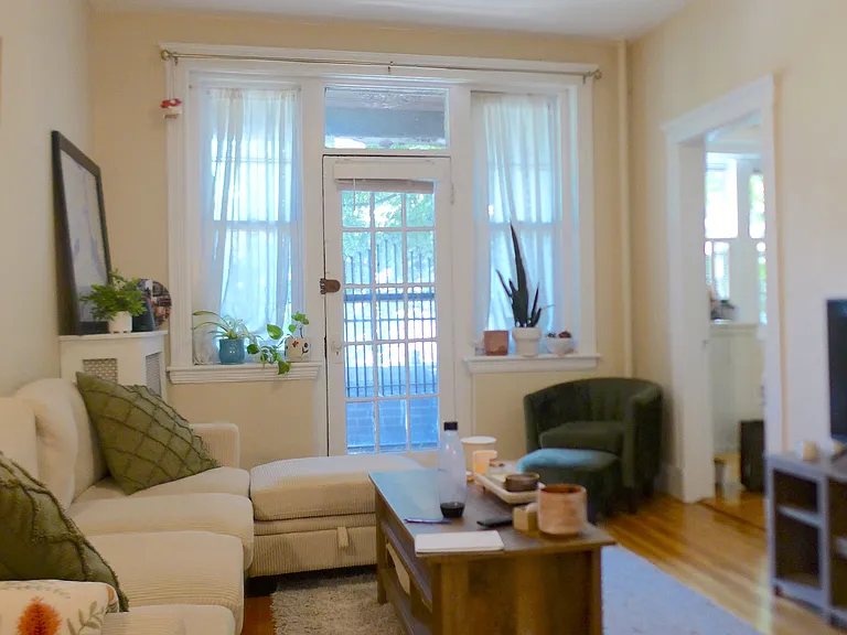 14 Mount Hood Rd — Photo 2