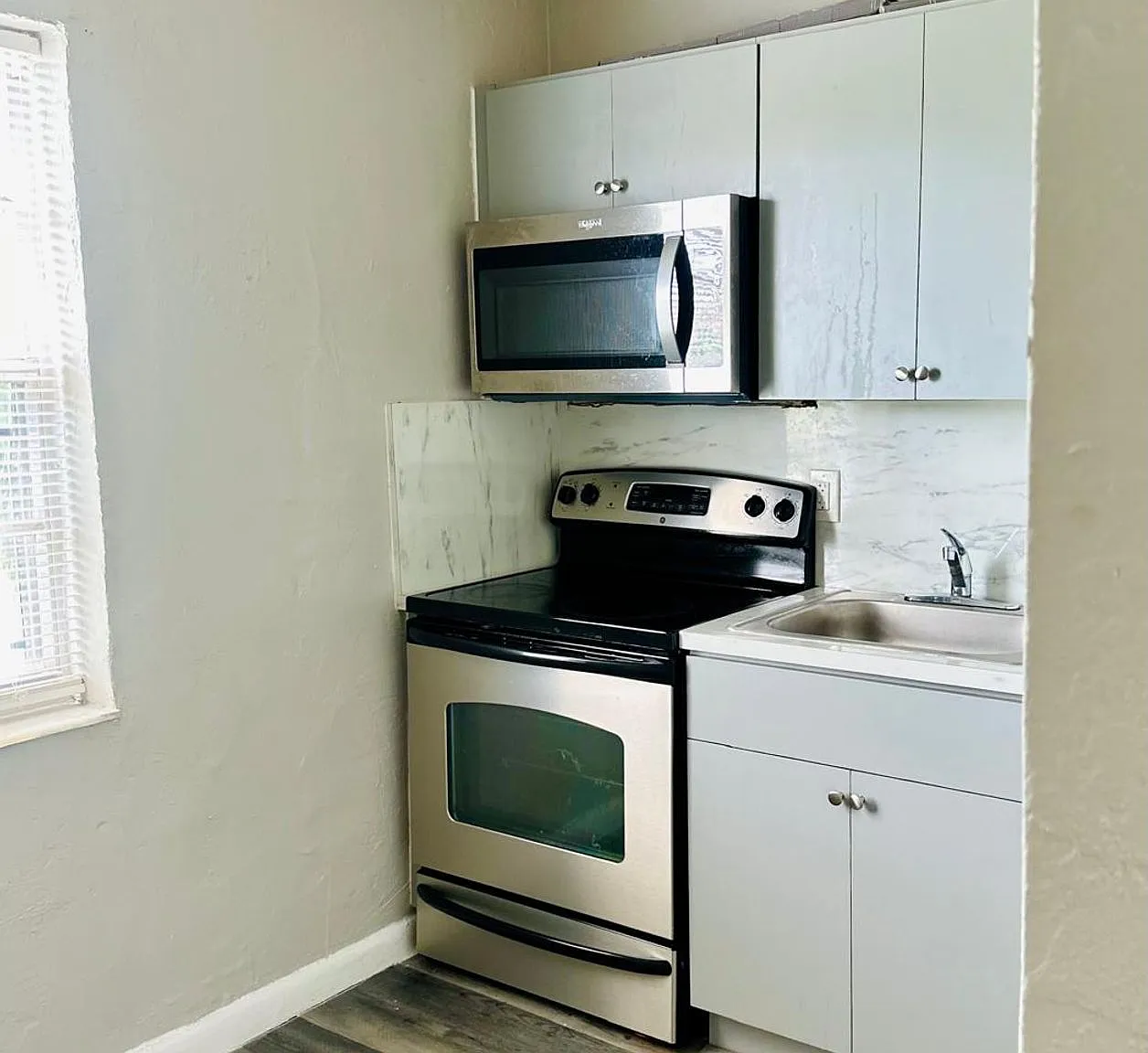 Centrally Located Gated Property Just Outside of Downtown Miami — Photo 1