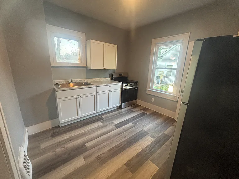 347 E Voris St — Photo 6