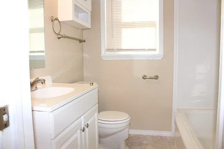 Nice three bedroom close to Hospital and Cameron — Photo 2
