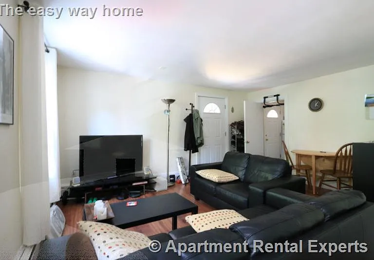 400 Franklin St #4 — Photo 1