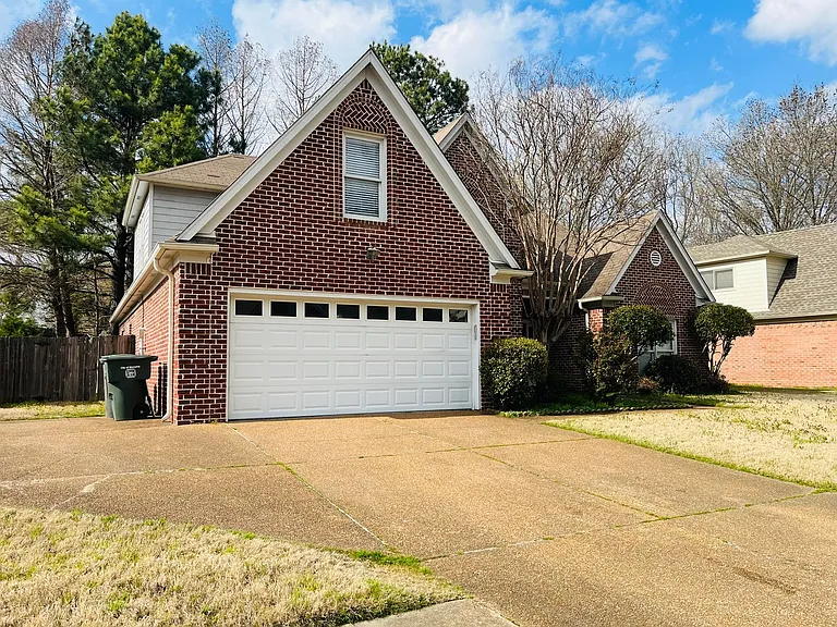 8570 Meadow Green Dr — Photo 2