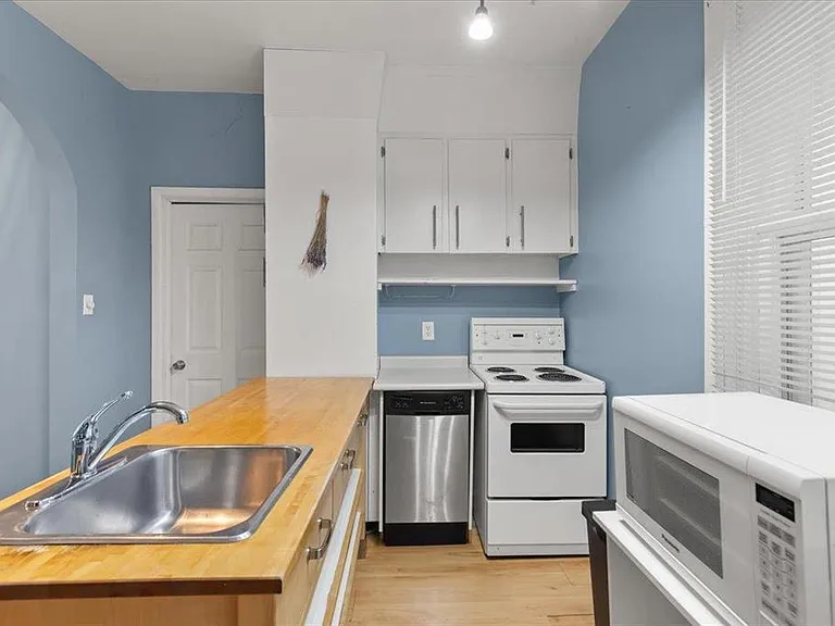 694 Valour Rd #694 — Photo 4
