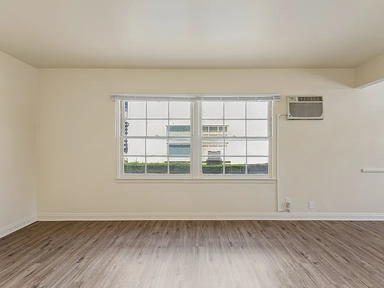 1325 E Wilson Ave #3 — Photo 5