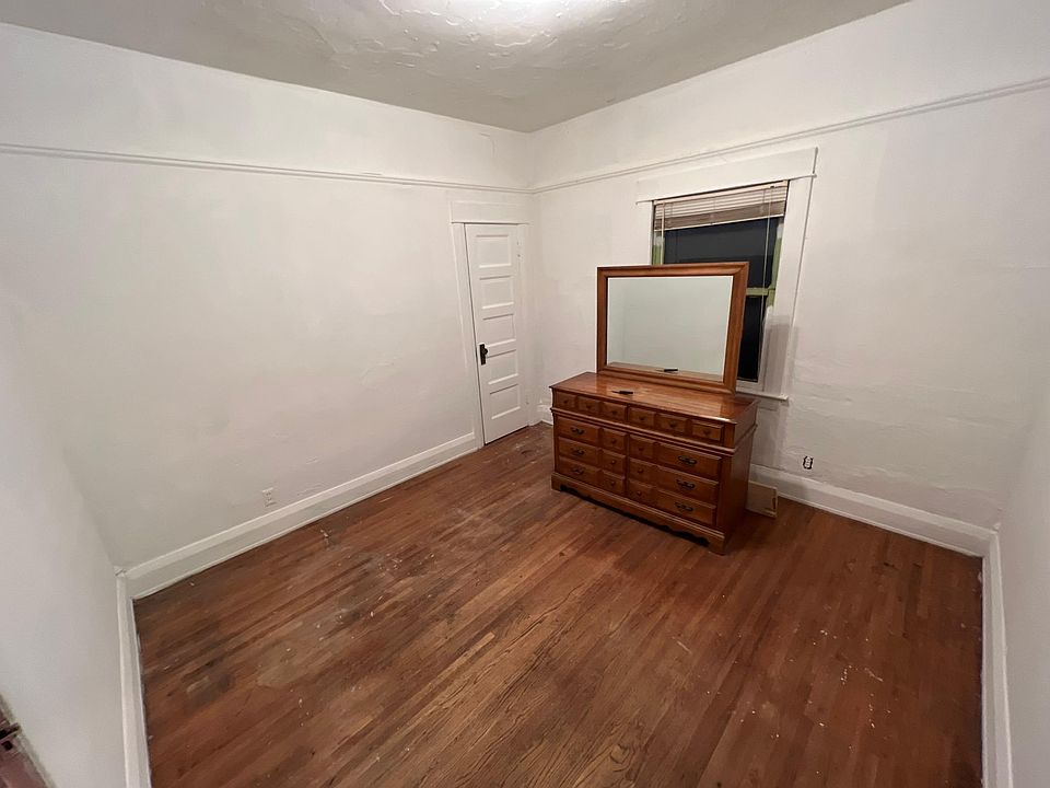 1st image of 933 N Marine Ave