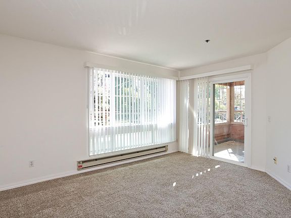 5th image of 1271 Poplar Ave APT 205