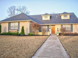 520 Meadowood Dr, Broken Arrow, OK 74011