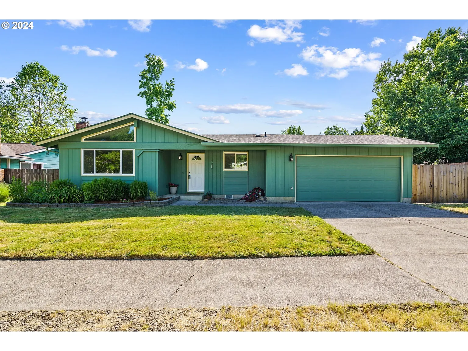 1985 Churchill St photo 1