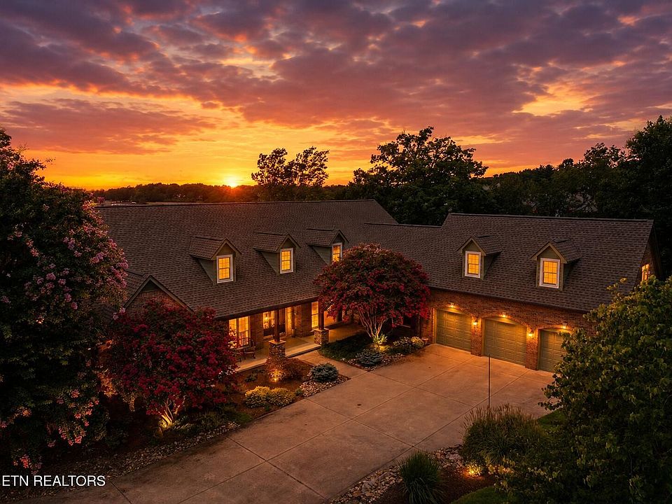 1st image of 16 Milnor Cir