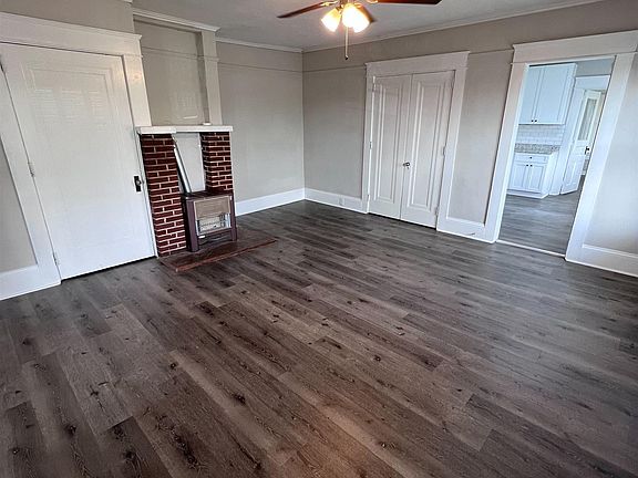 5th image of 319 College St #C