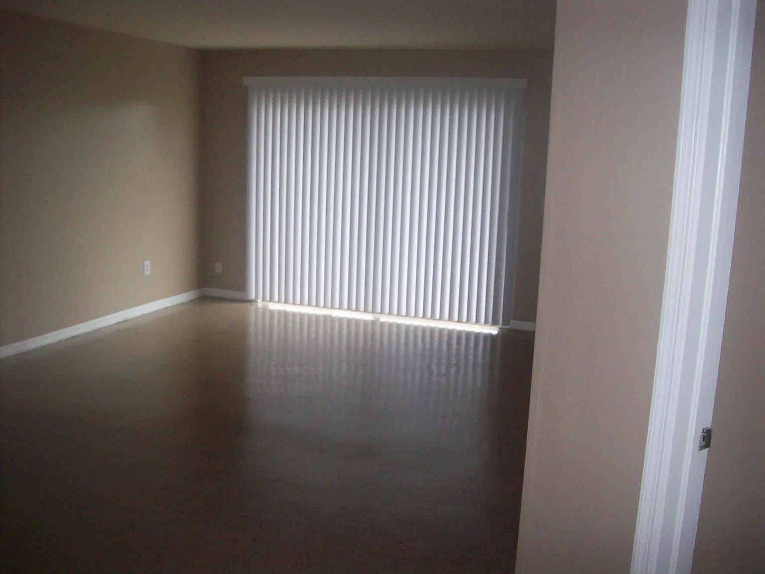 3 bed, 1300 sqft, $1,400 — Photo 3