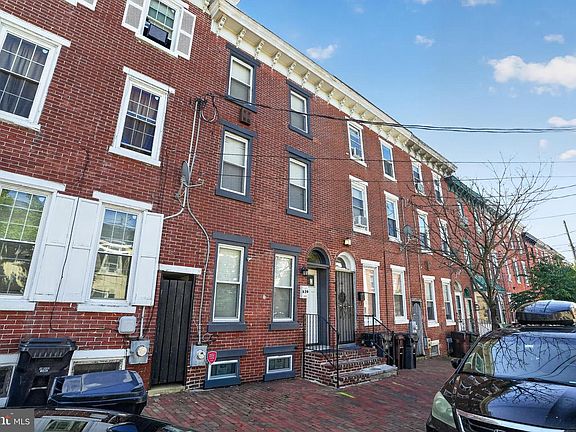 3rd image of 828 N Madison St